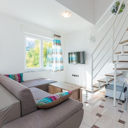 Beautiful Apartment Lovorka 6 , Baska, Krk エクステリア 写真