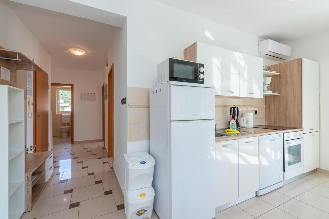 Beautiful Apartment Lovorka 6 , Baska, Krk エクステリア 写真