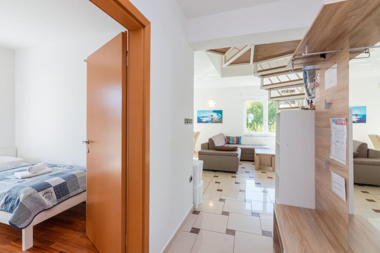 Beautiful Apartment Lovorka 6 , Baska, Krk エクステリア 写真