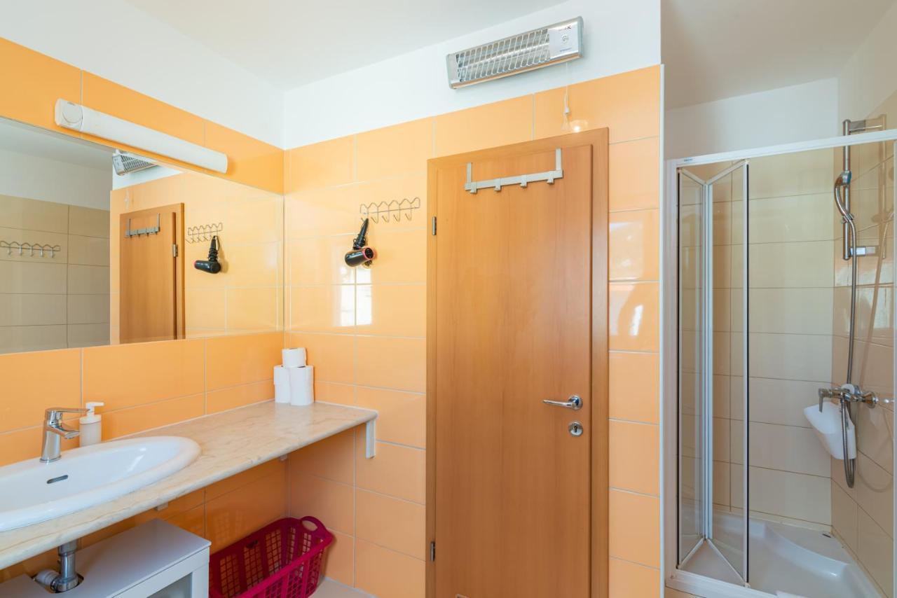 Beautiful Apartment Lovorka 6 , Baska, Krk エクステリア 写真