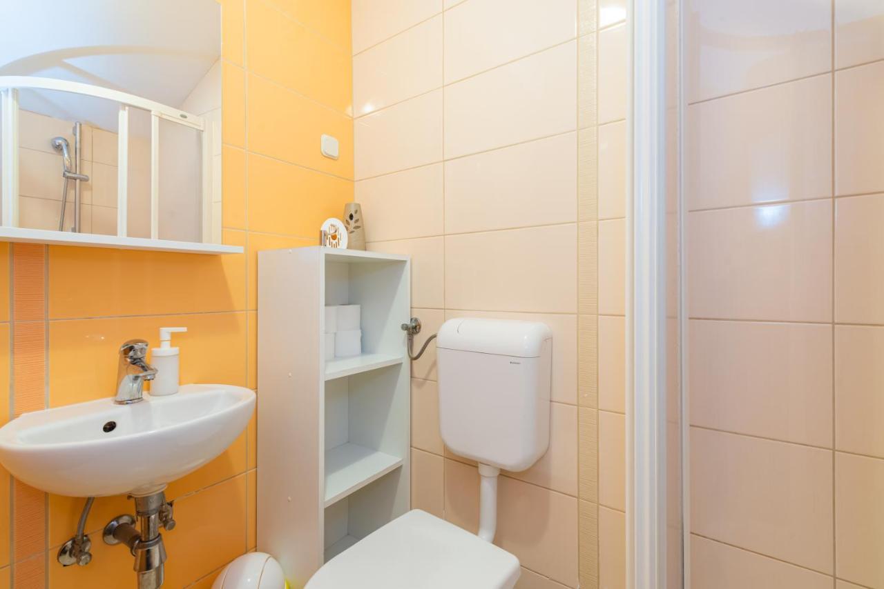 Beautiful Apartment Lovorka 6 , Baska, Krk エクステリア 写真