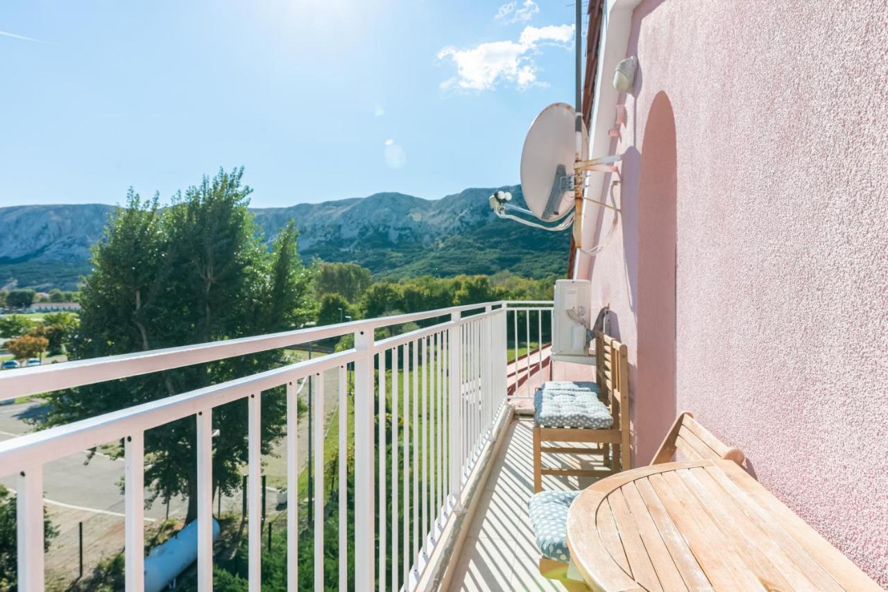 Beautiful Apartment Lovorka 6 , Baska, Krk エクステリア 写真