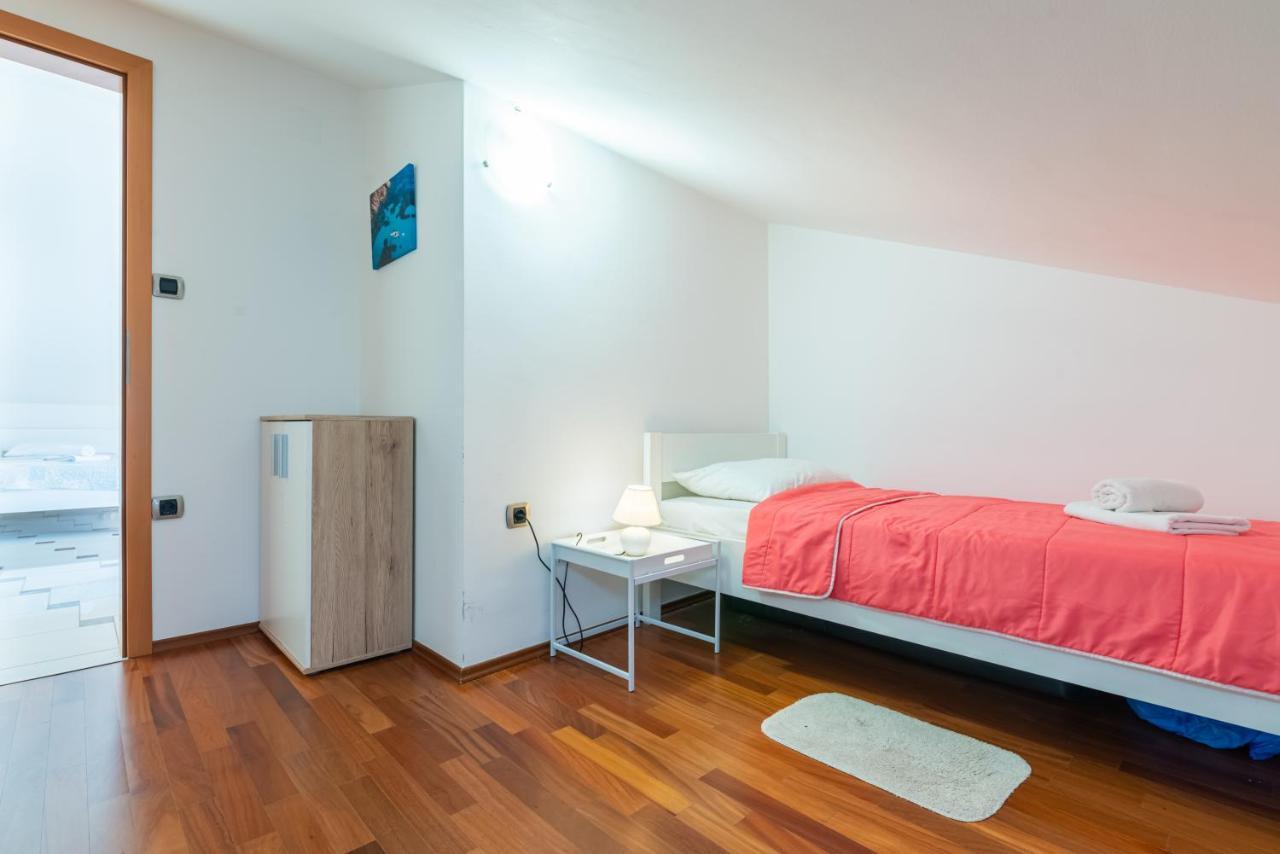 Beautiful Apartment Lovorka 6 , Baska, Krk エクステリア 写真