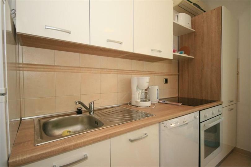 Beautiful Apartment Lovorka 6 , Baska, Krk エクステリア 写真
