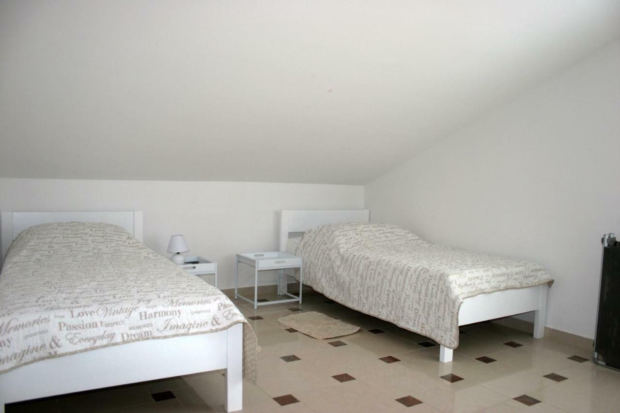 Beautiful Apartment Lovorka 6 , Baska, Krk エクステリア 写真